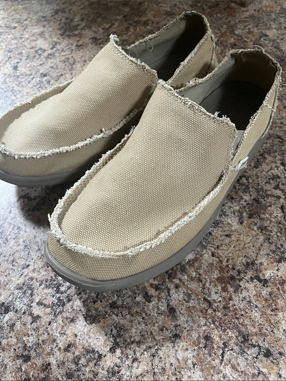 Men’s Crocs Santa Cruz slip on loafers tan size 10